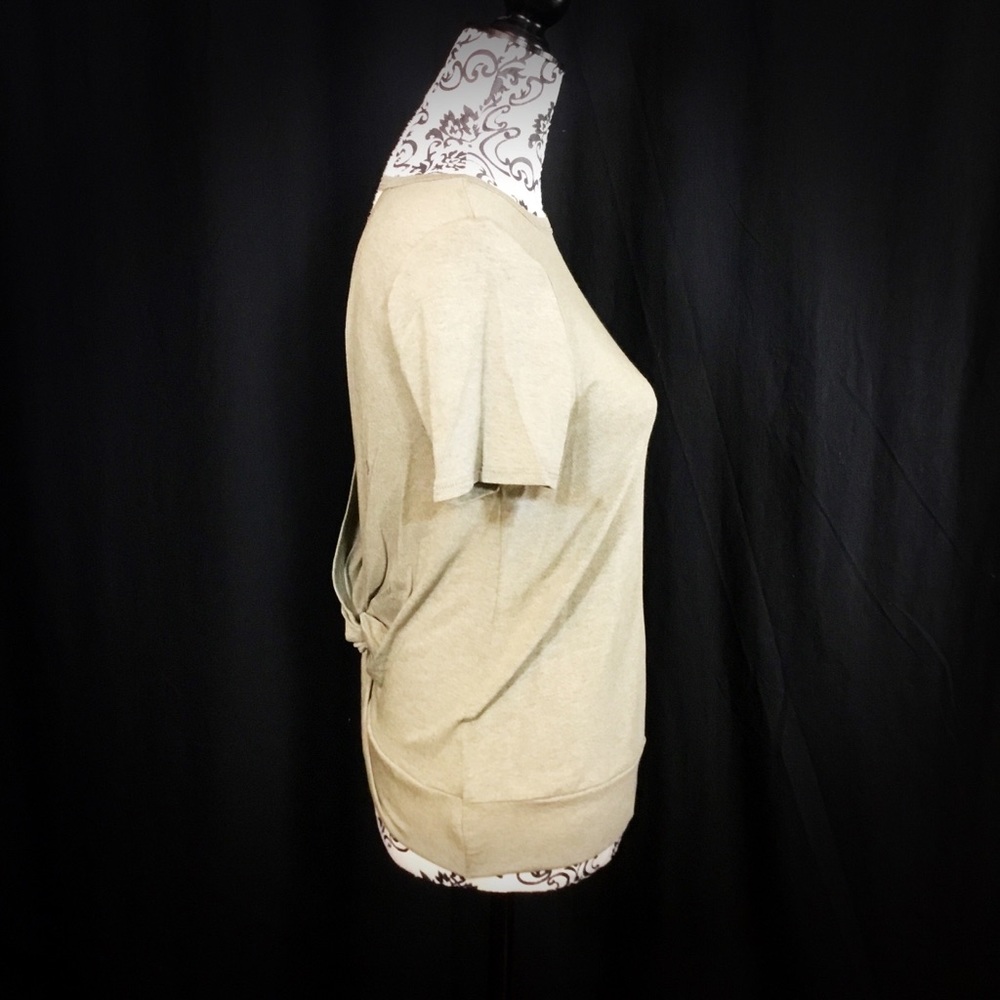 SOLID SHORT SLEEVE OPEN BACK TWIST DETAIL TOP - Picture 5 of 6
